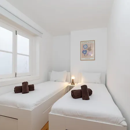 아파트 Unique 2 Bdr In The Heart Of