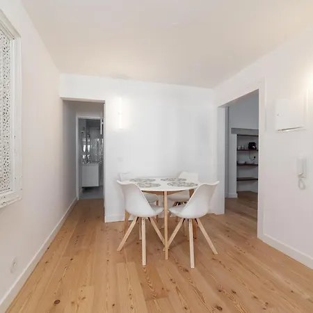 Unique 2 Bdr In The Heart Of