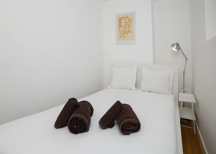 Unique 2 Bdr In The Heart Of شقة