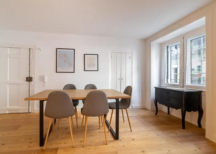 Unique 2 Bdr In The Heart Of *