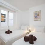 Unique 2 Bdr In The Heart Of Apartman