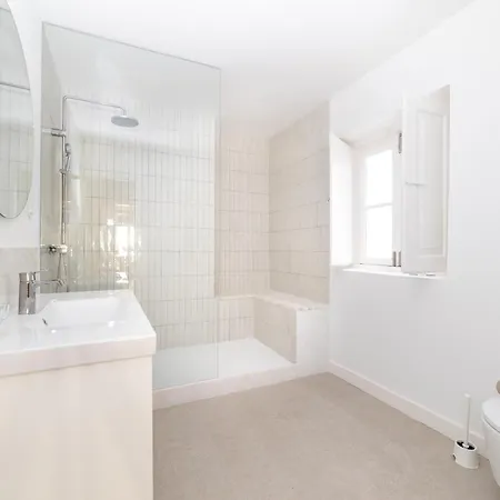 Unique 2 Bdr In The Heart Of Appartement