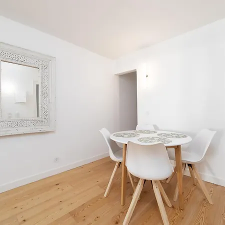 Unique 2 Bdr In The Heart Of *